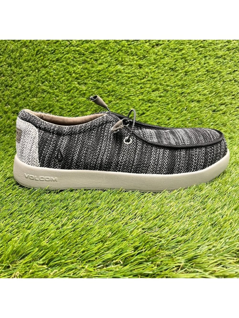 Volcom Chill Mens Size 9.5E Black Gray Composite Toe Slip On Safety Work Shoes